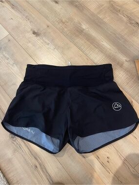 La Sportiva Black Women's Athletic Shorts with Gray Liner M